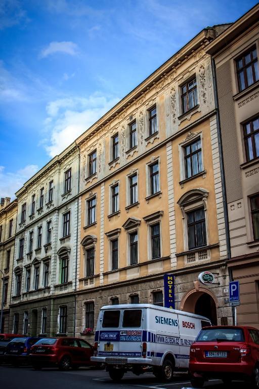 Hotel Pyramida Brno Exterior foto